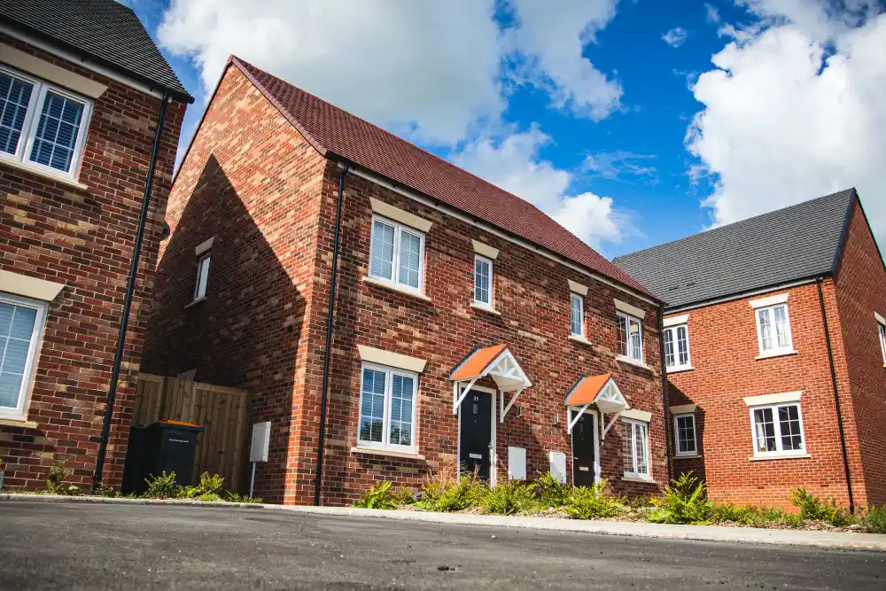 A large housing estate made in red brick with terraced and semi detached houses. This shows the construction work that G&M Building Contractors can do in and around Oxfordshire and Berkshire.